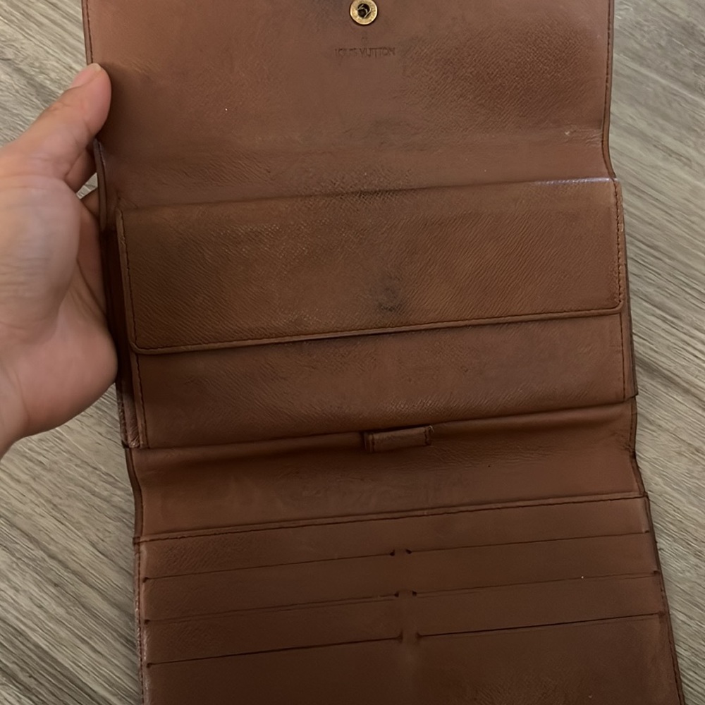 International LV wallet - Picture 7 of 7